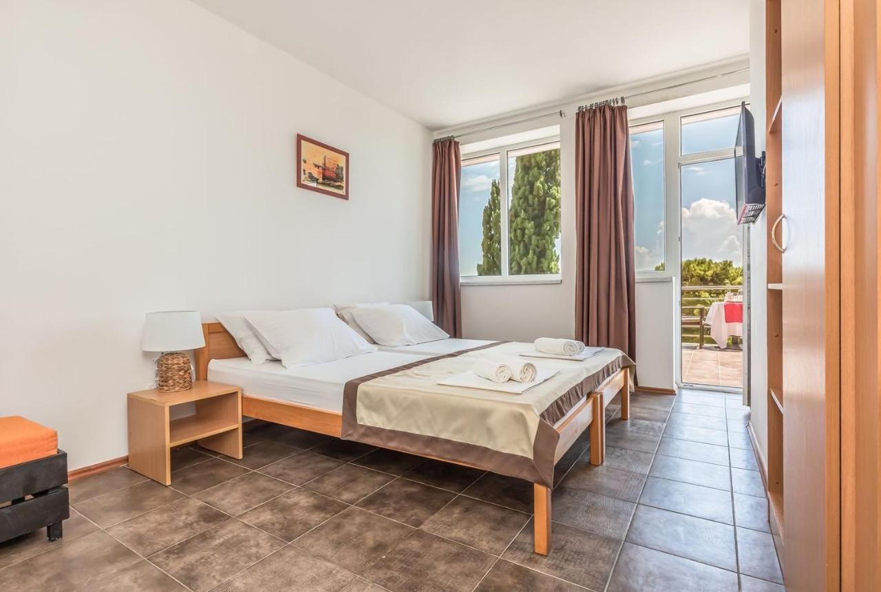 Motel Ljetni Raj Baška Voda Buitenkant foto