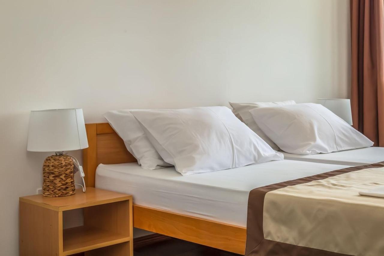 Motel Ljetni Raj Baška Voda Buitenkant foto